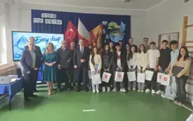 Uczestnicy projektu z przedstawicielami władz lokalnych 