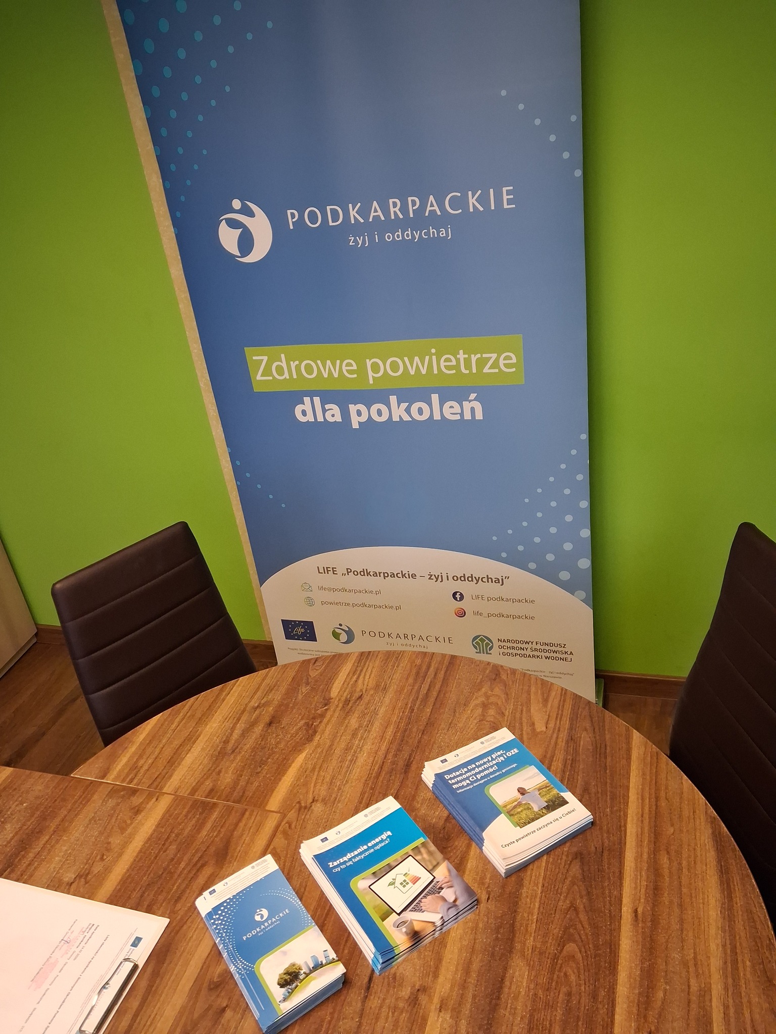 Na zdjęciu widać banner i&nbsp;logotypy LIFE Podkrpackie