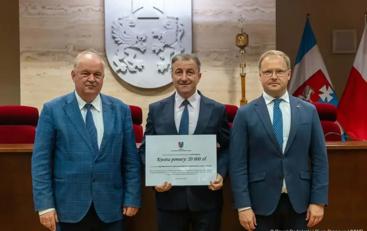Trzech mezczyzn i dofinansowanie