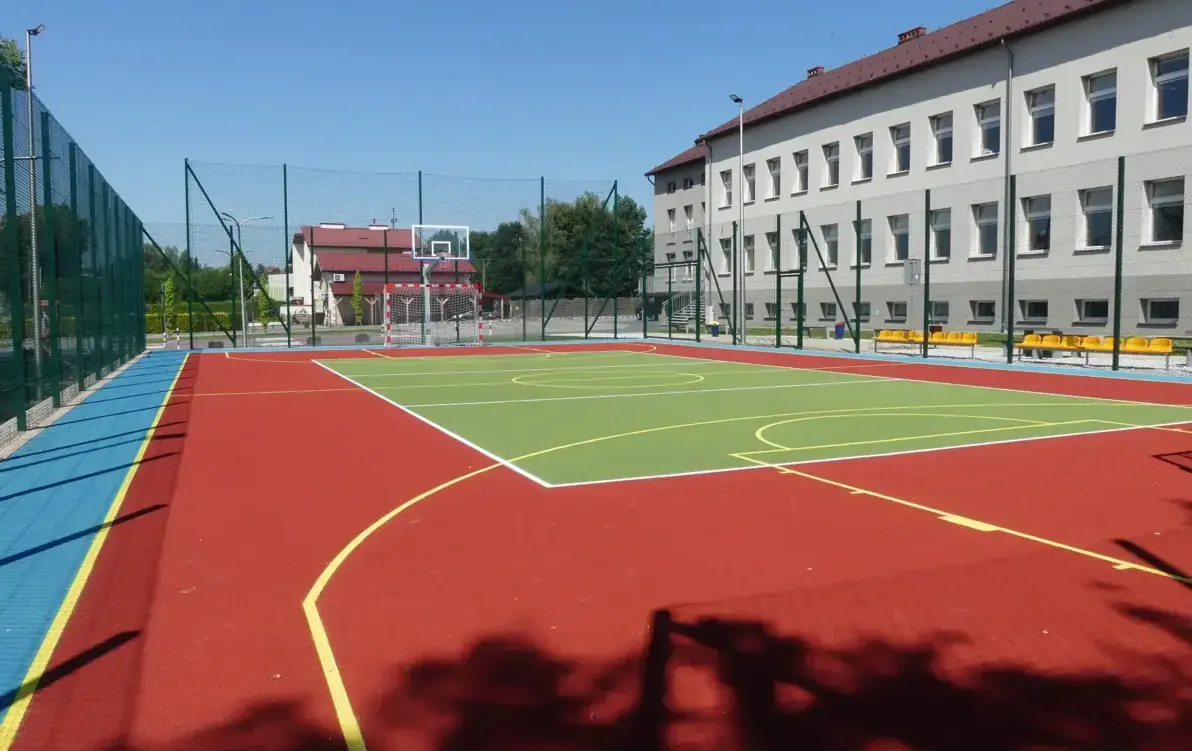 Zdjęcie do Nowoczesne boisko w Skołyszynie już gotowe!